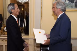 Reitera premier uruguayo disposición de impulsar lazos Montevideo- Hanoi