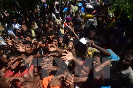 Refugiados rohingyas siguen cruzando frontera a Bangladesh, según autoridades 