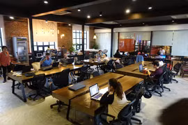 Firman acuerdo de desarrollo de espacio de trabajo compartido en Vietnam