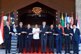 Vietnam exhorta a aumentar cooperación comercial en ASEAN