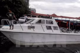 Rescatan a 23 turistas chinos a bordo de barco hundido en Malasia 