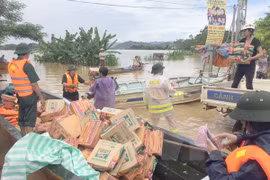 Vietnamitas realizan actividades de apoyo a víctimas de inundaciones