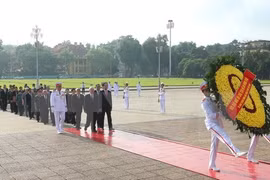 Líderes vietnamitas rinden homenaje a Ho Chi Minh y mártires