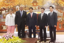Dirigente de Hanoi recibe al embajador de Cuba en Vietnam