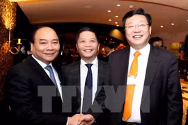Premier vietnamita interviene en sesión de FEM sobre el futuro de la producción