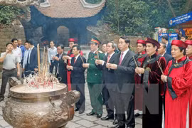 Presidente de Vietnam rinde tributo a reyes Hung en Phu Tho