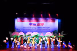 Programa artístico saluda aniversario 55 de establecimiento de nexos Vietnam- Laos