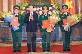 Presidente vietnamita dirige acto de ascensos a oficiales militares 