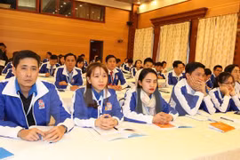 Jóvenes vietnamitas debaten sobre medulares temas de actualidad