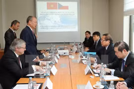 Firman Vietnam y República Checa memorando de colaboración en información