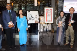 Presentan en Toronto libros y cuadros sobre Ho Chi Minh