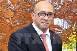 Vietnam concede Orden de Amistad a embajador cubano
