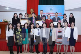 Expertos extranjeros distinguidos por contribución al progreso de mujeres vietnamitas