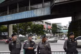 Policía tailandesa asedia templo de secta budista 