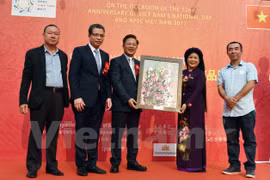 Efectúan exposición de pinturas Vietnam-China en Beijing
