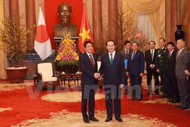 Presidente de Vietnam recibe a primer ministro japonés 