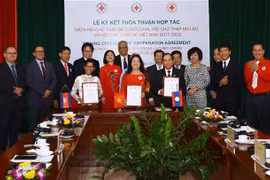 Filiales de Cruz Roja de Vietnam, Laos y Camboya firman acuerdo de cooperación