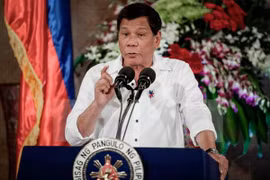 Presidente Duterte admite que EE.UU. suministra armas a Filipinas para combatir terrorismo