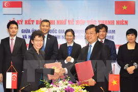 Intensifican cooperación organizaciones juveniles de Vietnam y Singapur