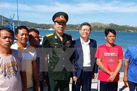 Filipinas repatría cinco pescadores vietnamitas