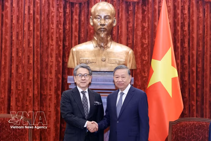 El secretario general del Partido Comunista de Vietnam y presidente de la República, To Lam, recibió hoy en esta capital al presidente del Banco de Japón para la Cooperación Internacional de (JBIC), Maeda Tadashi. (Fuente: VNA)