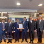 En el acto de entrega de la decisión de aprobación de la política de inversión del proyecto “Casa de Moscú en Hanoi” (Fuente: VNA)