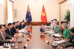 En las conversaciones del 20 de agosto entre el viceprimer ministro y canciller vietnamita, Bui Thanh Son, y la ministra de Asuntos Exteriores australiana, Penny Wong. (Foto: VNA)