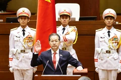 El presidente del Tribunal Supremo Popular, Nguyen Van Quang, presta juramento. Foto: VNA