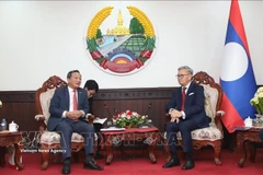 El embajador de Vietnam en Laos, Nguyen Minh Tam y el ministro de Relaciones Exteriores de Laos, Thongsavanh Phomvihane (Fuente: VNA)