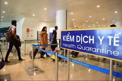Pasajeros que ingresan a Vietnam a través del Aeropuerto Internacional Noi Bai (Foto: chinhphu.vn)