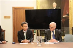 En la reunión entre Le Minh Tri y Robert Reed, presidente del Tribunal Supremo del Reino Unido