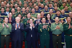 En la ceremonia de reconocimiento a equipos de rescate del Ministerio de Defensa y del Ministerio de Seguridad Pública , que completó con éxito su misión en Myanmar (Fuente: VNA)
