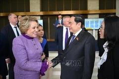 El presidente de la Asamblea Nacional de Vietnam, Tran Thanh Man (derecha) y la presidenta del Consejo de la Federación de Rusia, Valentina Matviyenko (Fuente: VNA)