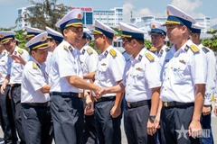 La delegación está encabezada por el coronel Nguyen Dinh Giang, subdirector de la Academia Naval, e incluye oficiales, profesores y cadetes (Fuente: VNA)