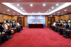 En la cita (Fuente: thoibaonganhang.vn)