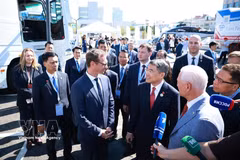 El primer ministro de Vietnam, Le Minh Hung, visita la exposición “Made in Tatarstan” (Fuente: VNA)