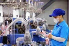 Línea de producción de calcetines de exportación en la fábrica de SUNJIN AT&C VINA en la zona económica de Chan May-Lang Co, ciudad de Hue. (Foto: VNA)