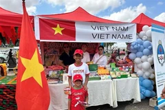 La Embajada de Vietnam en Angola, junto con la comunidad vietnamita, participa en la segunda edición del evento “Petro Sem Fronteiras” (Fuente: VNA)