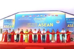 La exposición fotográfica “Países y pueblos de la ASEAN” se inaugura en Nghe An (Fuente: VNA)