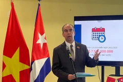 El embajador de Cuba en Vietnam, Rogelio Polanco Fuentes, presenta el proyecto de resolución que su país presentará a la Asamblea General de la ONU, titulado “Necesidad de poner fin al bloqueo económico, comercial y financiero impuesto por los Estados Unidos de América contra Cuba” (Fuente: VNA)