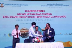 La Asociación de Turismo de Binh Thuan y la empresa Hanatour de Corea del Sur firrman un acuerdo de colaboración (Fuente: VNA)