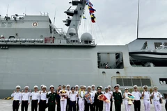 El buque escuela ROKS Hansando de la Armada de Corea del Sur, con 375 oficiales y marineros, atraca en el puerto de Tien Sa (Fuente: VNA)