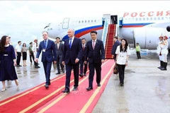 En la eremonia de bienvenida al presidente de la Duma Estatal de Rusia, Viacheslav Volodin, en el Aeropuerto Internacional de Noi Bai. Foto: VNA