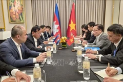 En el encuentro entre el canciller de Vietnam, Le Hoai Trung, y el vicepremier y ministro de Relaciones Exteriores y Cooperación Internacional de Camboya, Prak Sokhonn (Fuente: VNA)