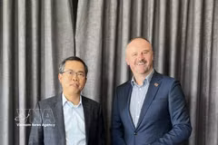 El embajador de Vietnam en Australia, Pham Hung Tam, y el ministro principal del Territorio de la Capital Australiana, Andrew Barr (Fuente: VNA)