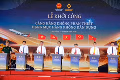 Ceremonia de colocación de la primera piedra para la construcción del aeropuerto de Phan Thiet - Componente de Aviación Civil. Foto: VNA.