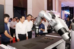 El viceprimer ministro de Vietnam Bui Thanh Son inspecciona los preparativos para el Foro Económico de Otoño 2025 (Fuente: VNA)