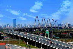 Puente Nhat Tan en Hanói. Vietnam prevé un crecimiento del 8 % este año y aspira a un crecimiento de dos dígitos el próximo año. (Foto: VNA)