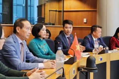 En conversaciones entre la vicepresidenta del Parlamento vietnamita Nguyen Thi Thanh con el primer vicepresidente del Senado de Bélgica, Andries Gryffroy (Fuente: daibieunhandan.vn)
