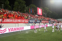 Vietnam gana 2-0 a Singapur en el partido de ida de las semifinales de la Copa Mitsubishi Electric de ASEAN 2024. (Fuente: VNA)